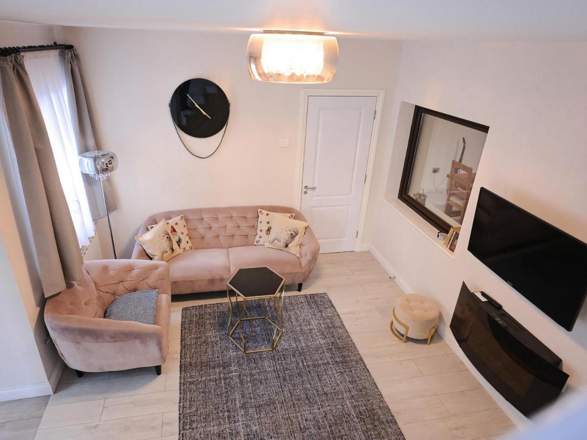 Villa Ase Premium House à Suceava Extérieur photo