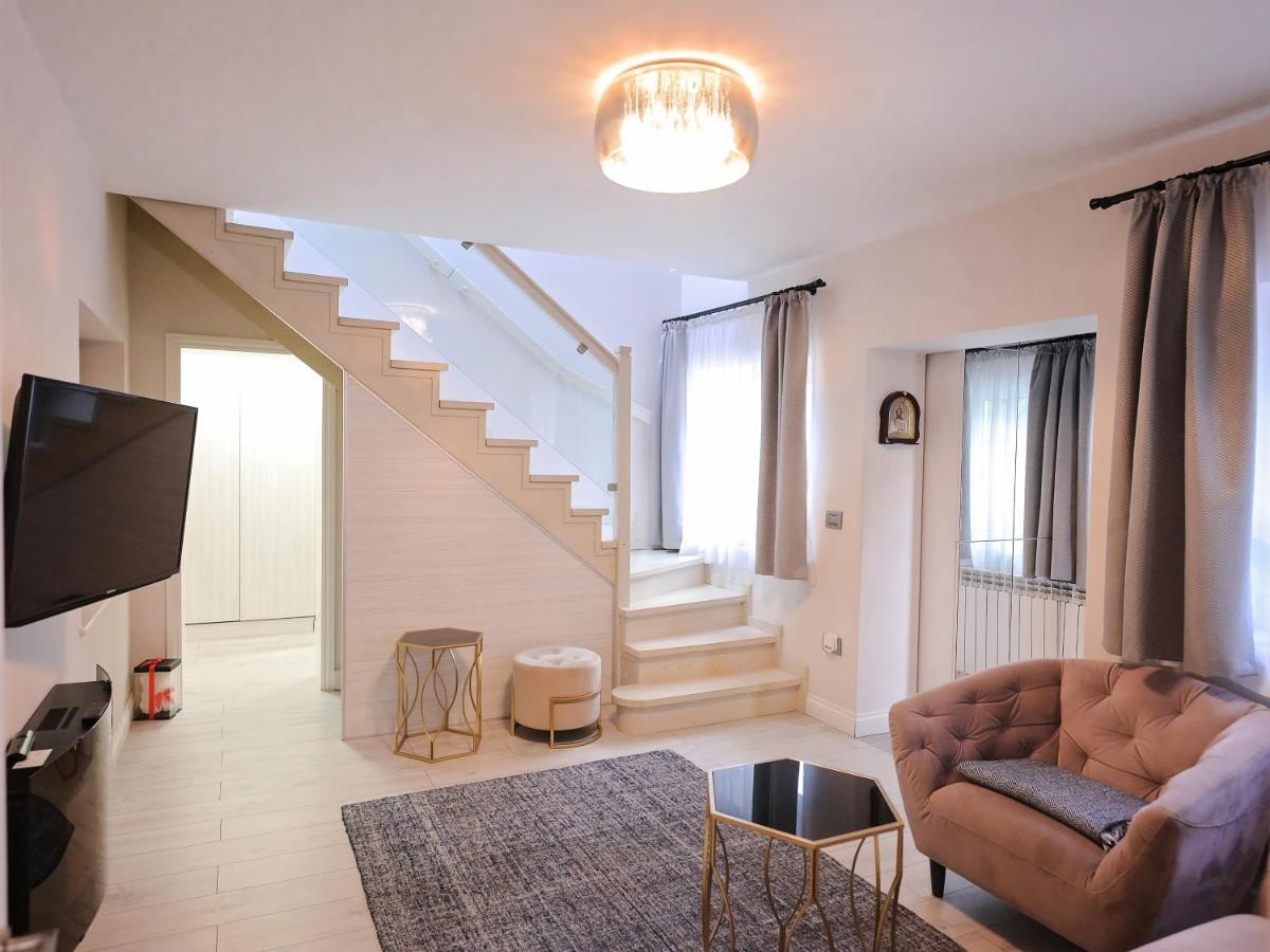 Villa Ase Premium House à Suceava Extérieur photo