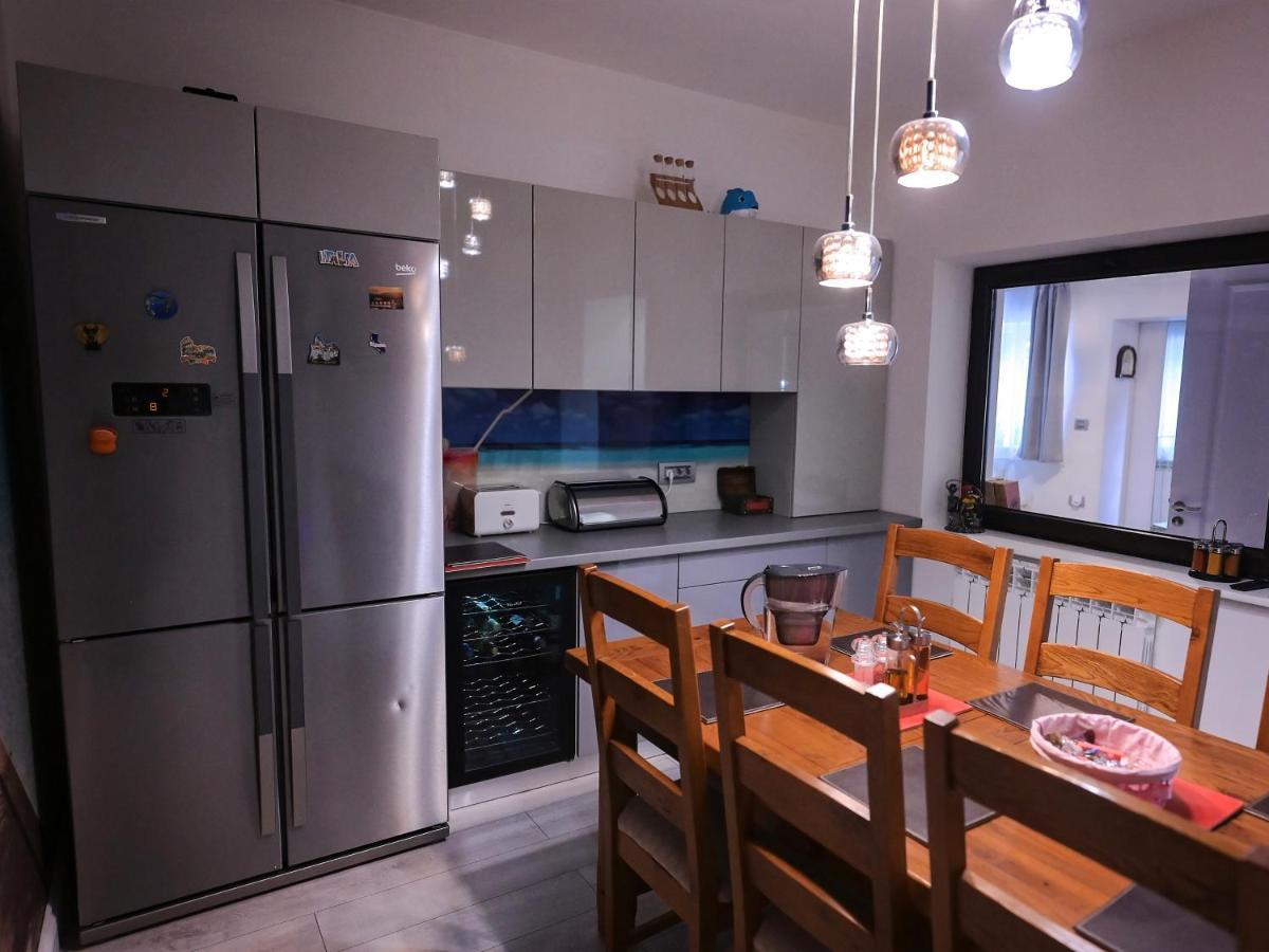 Villa Ase Premium House à Suceava Extérieur photo