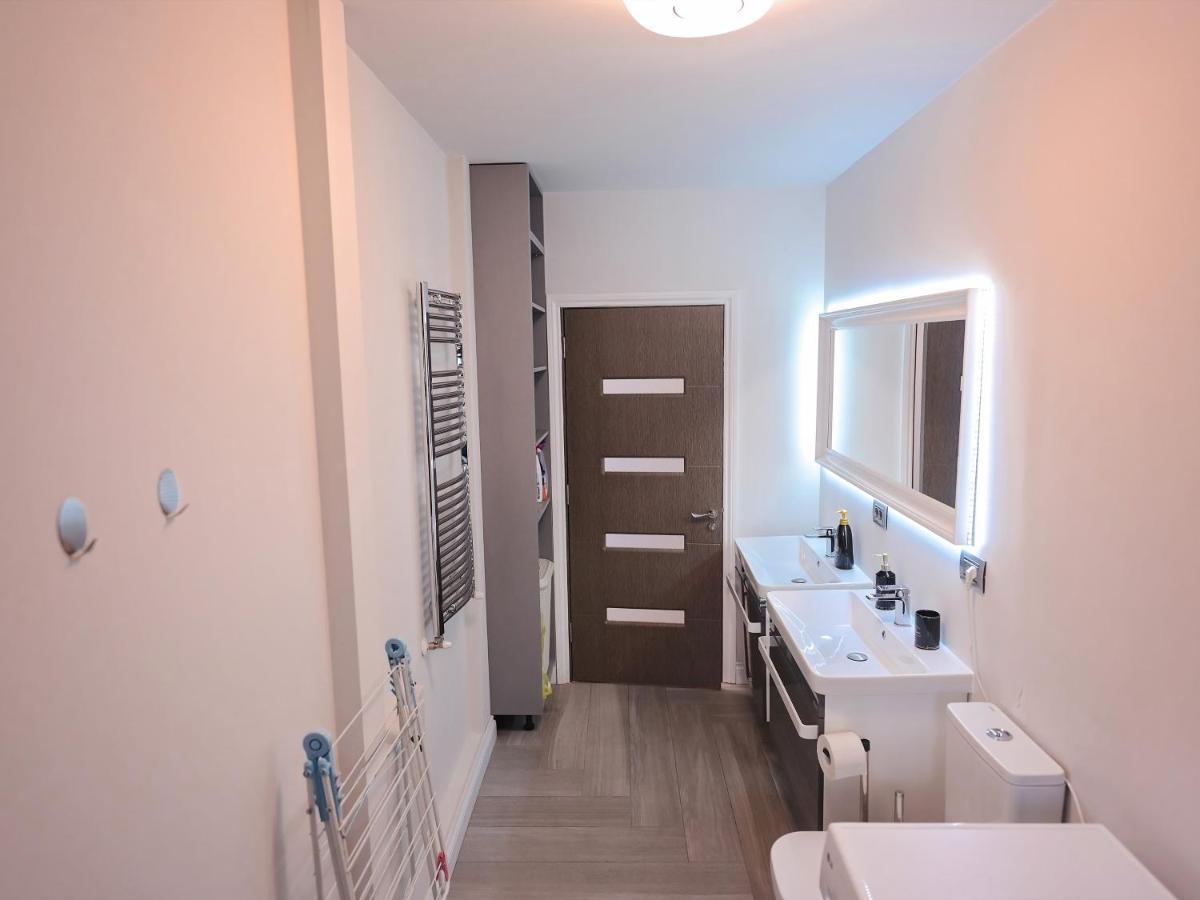 Villa Ase Premium House à Suceava Extérieur photo